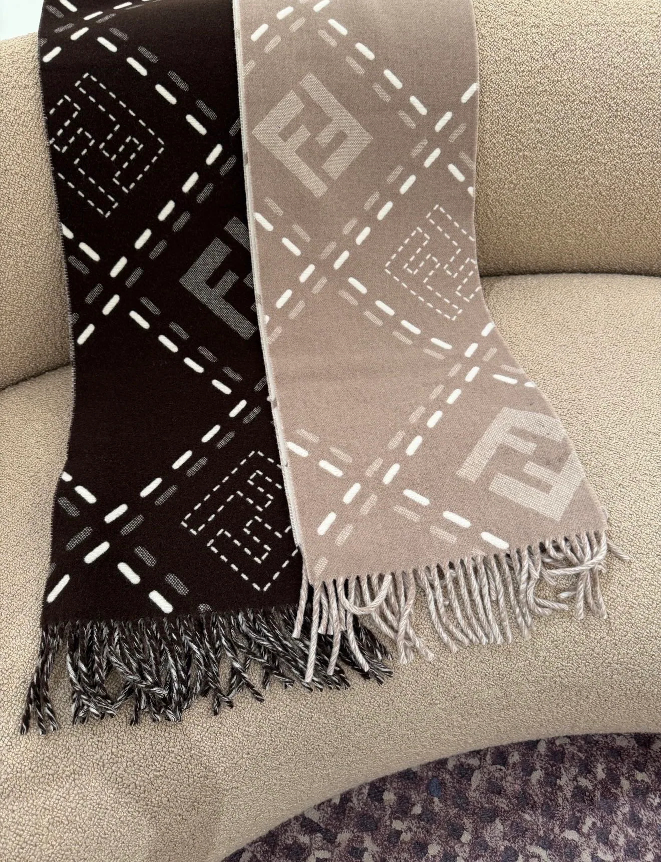 Шарфы Fendi 18426911