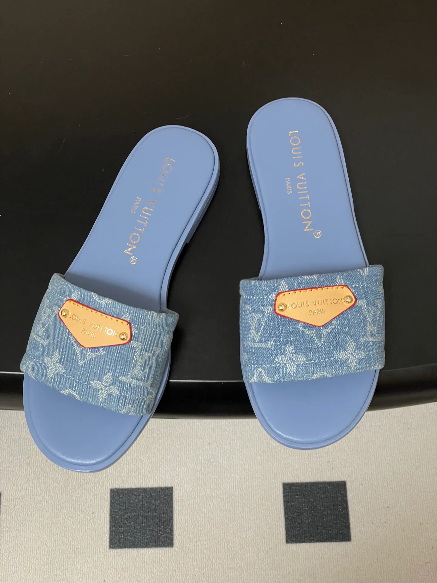 Шлепанцы Женские Louis Vuitton 3361694