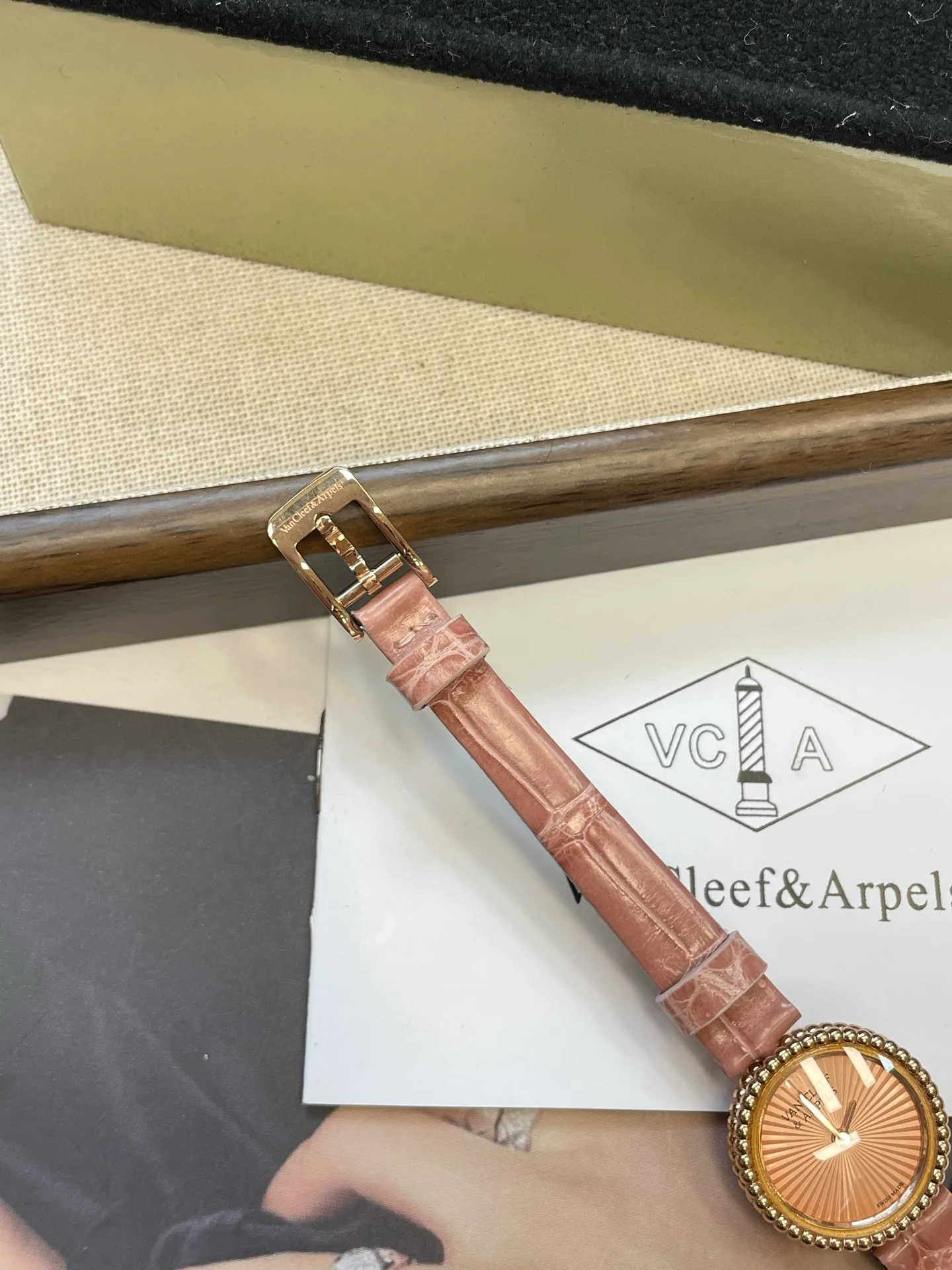 Часы Женские Van Cleef & Arpels 17336728