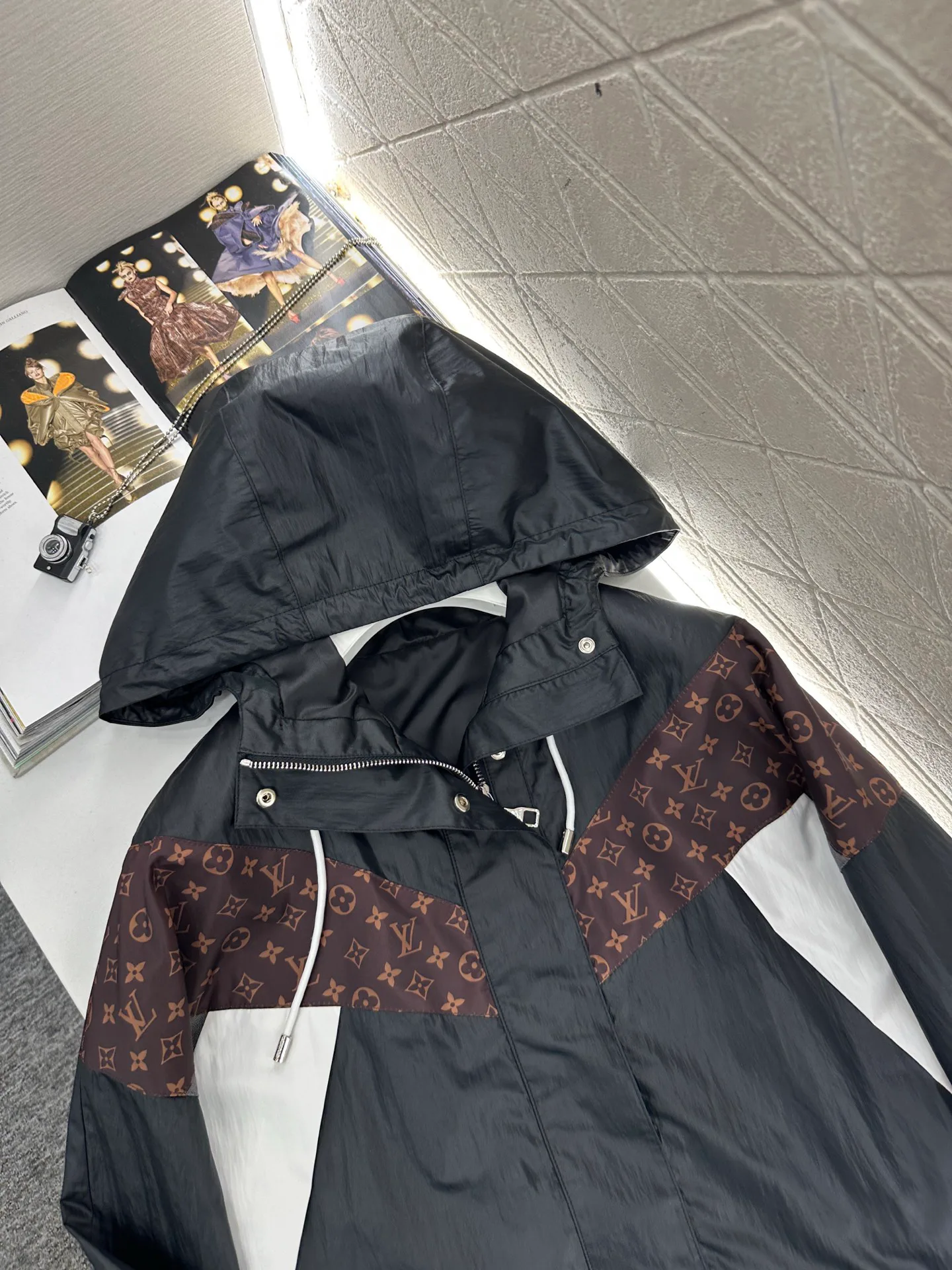 Куртки И Пуховики Женские Louis Vuitton 1512495