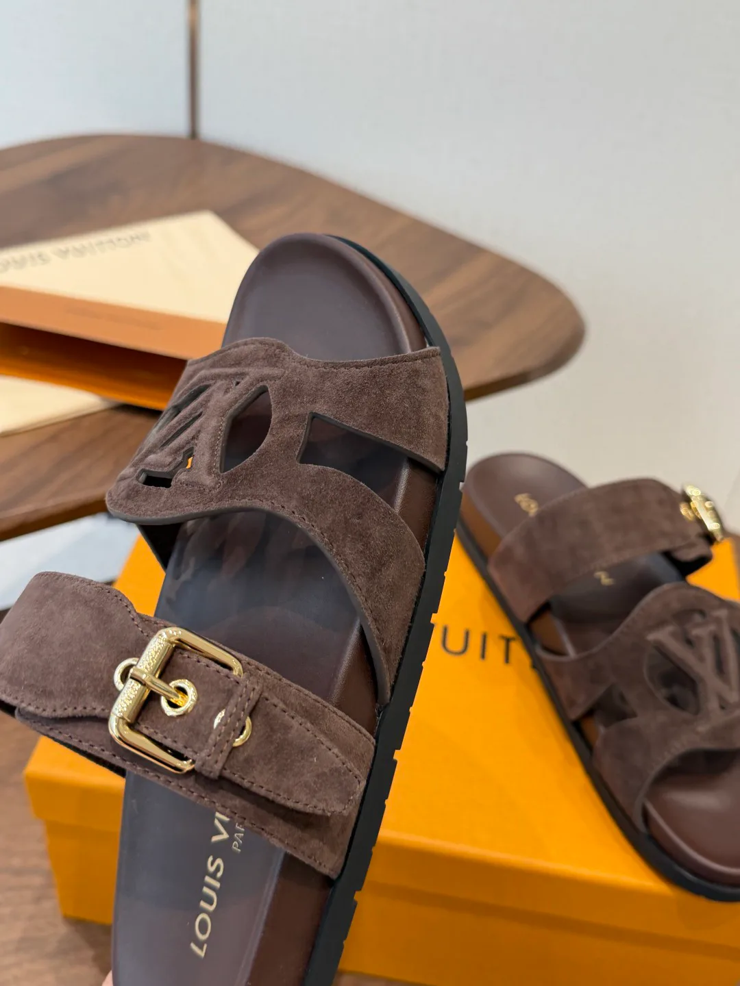 Шлепанцы Женские Louis Vuitton 18687522
