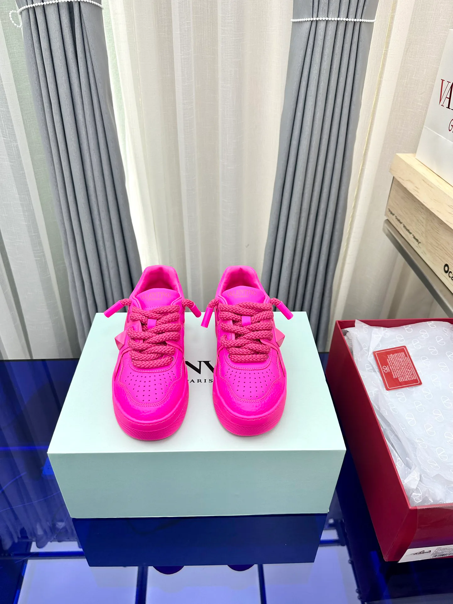 Кроссовки Женские Valentino 17948609