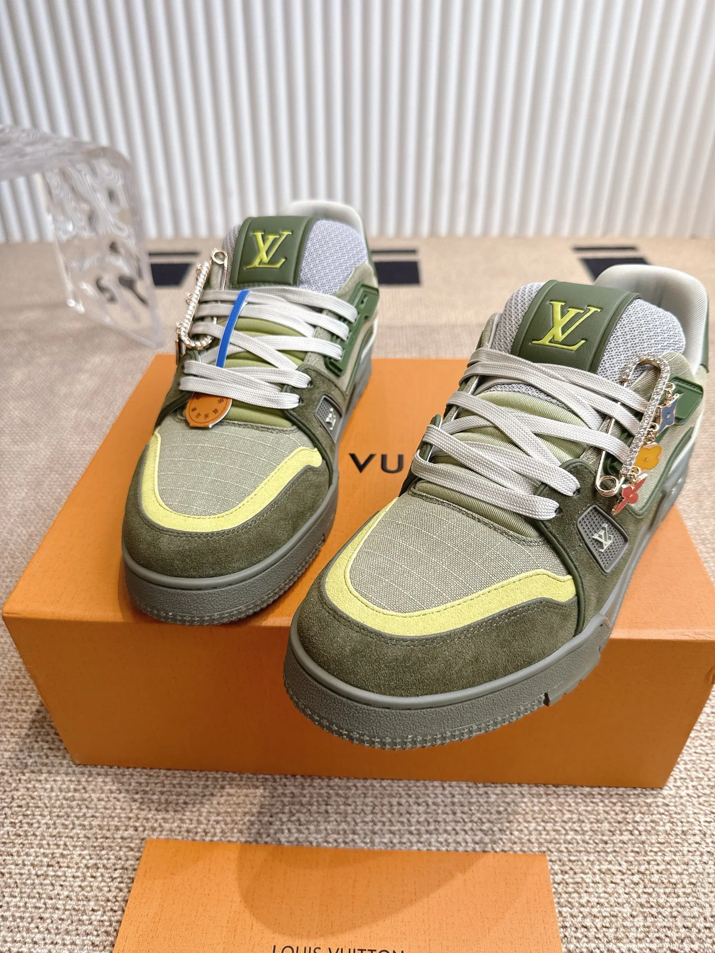 Кроссовки Женские Louis Vuitton 18324762