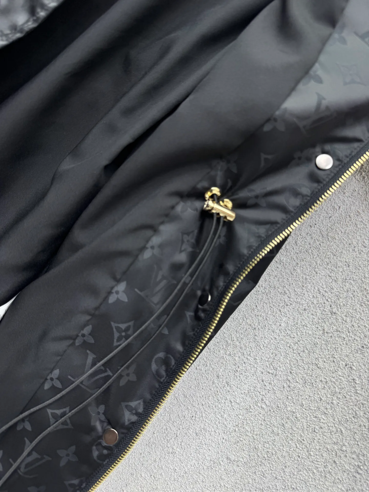 Куртки И Пуховики Женские Louis Vuitton 18640076