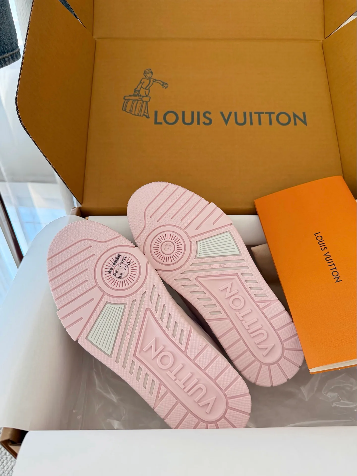 Кроссовки Женские Louis Vuitton 20091490