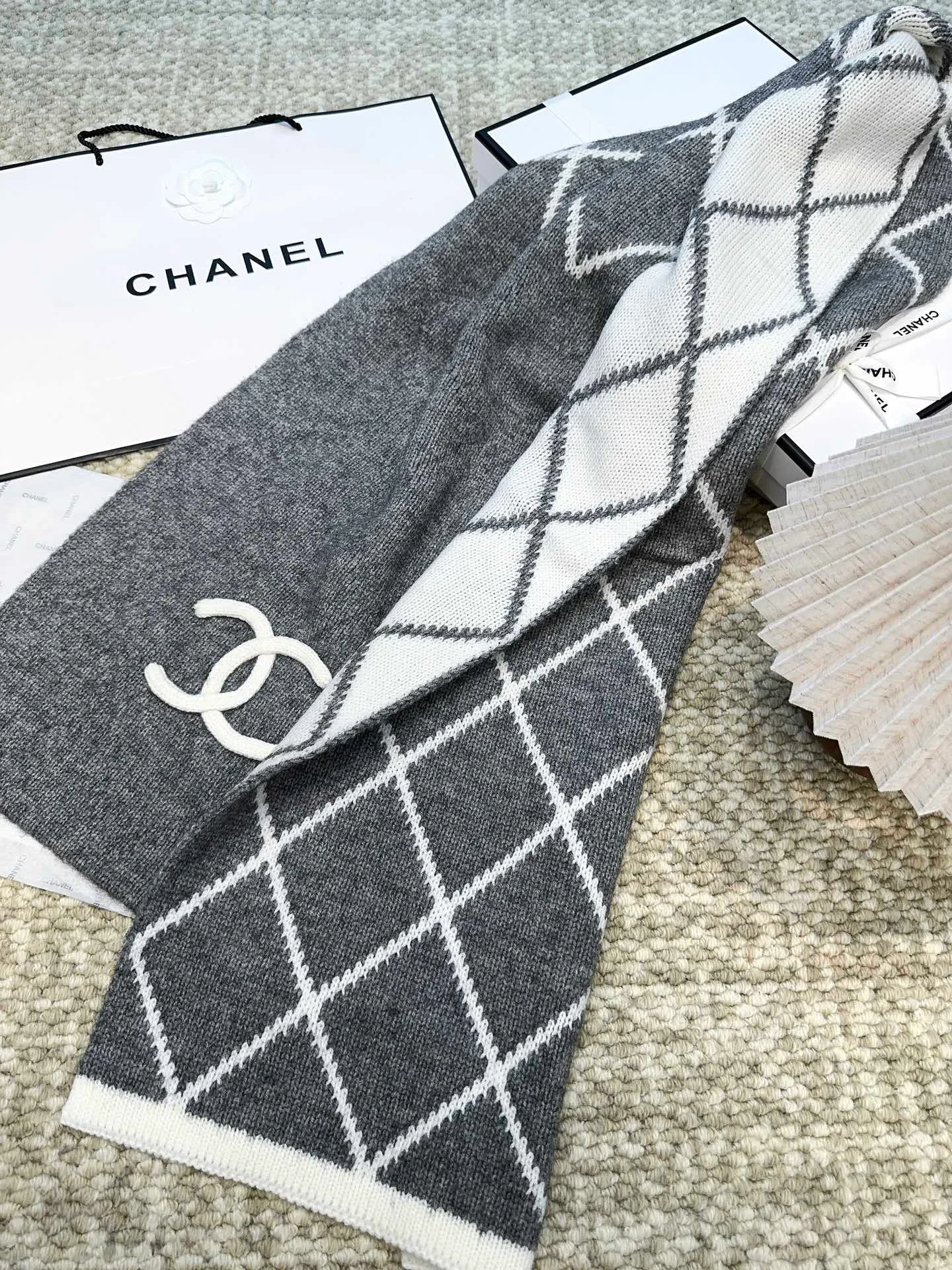 Шарфы Chanel 18105433