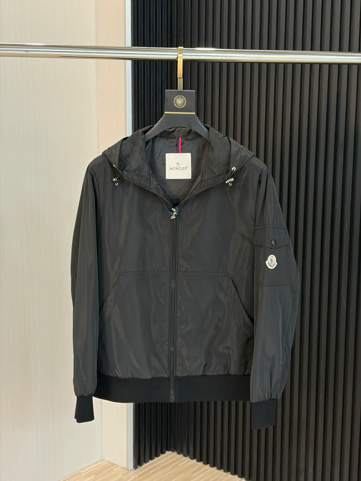 Куртки И Пуховики Мужские Moncler 18218449