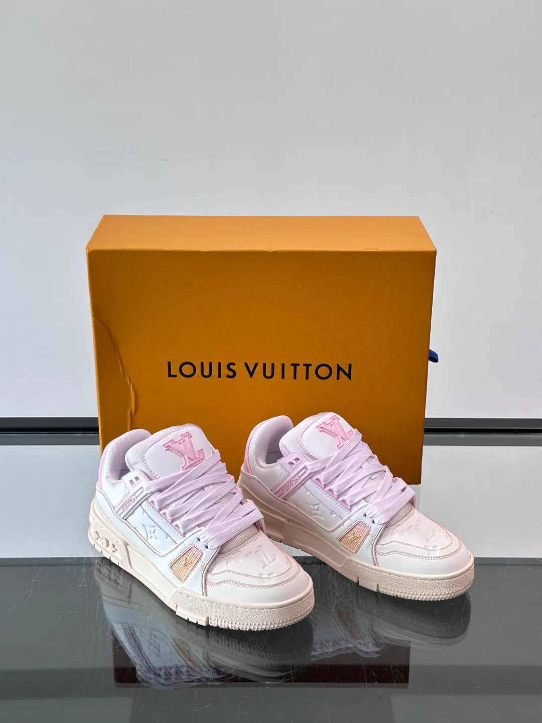 Кроссовки Женские Louis Vuitton 12764327