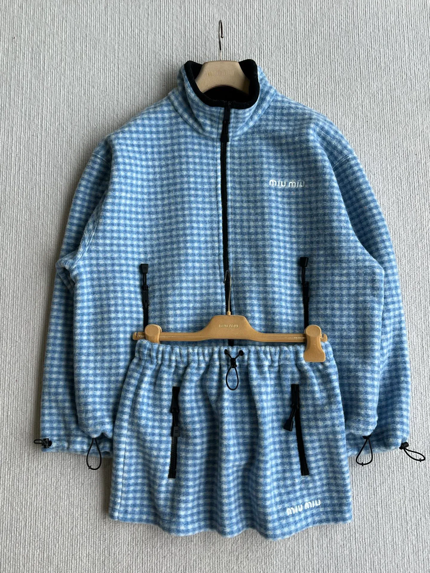 Куртки И Пуховики Женские Miu Miu 17902620