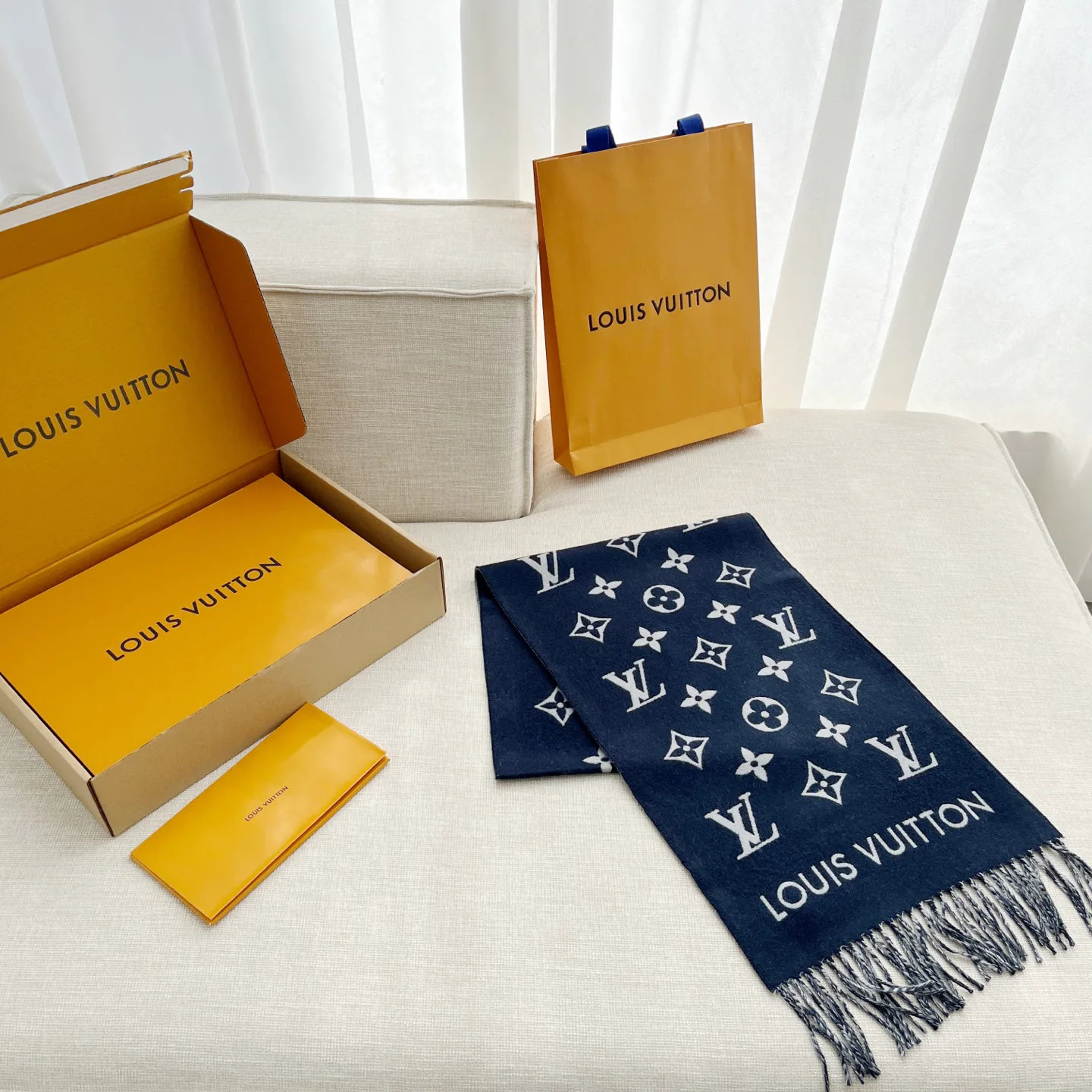 Шарфы Louis Vuitton 18462785