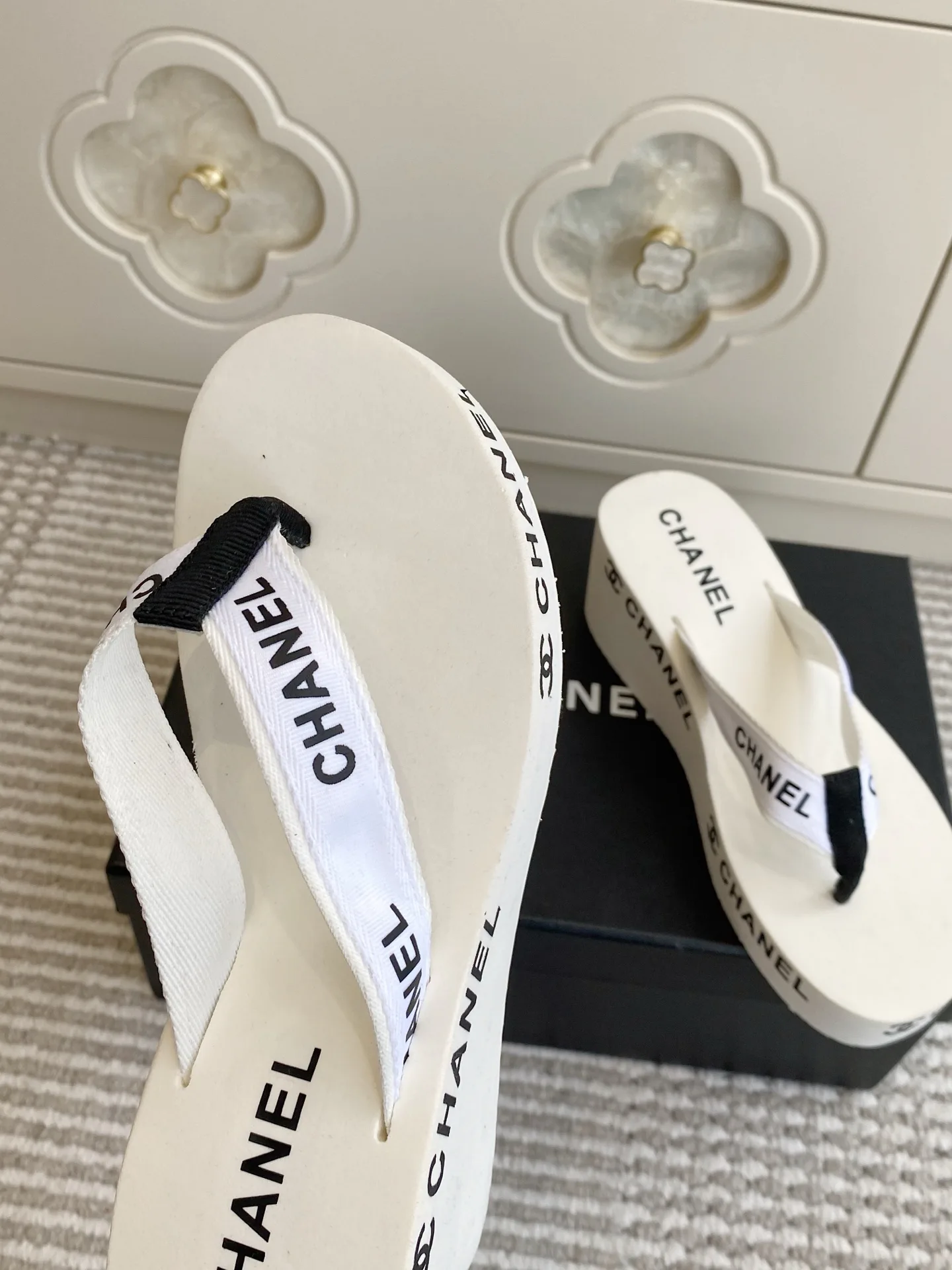 Шлепанцы Женские Chanel 11909760