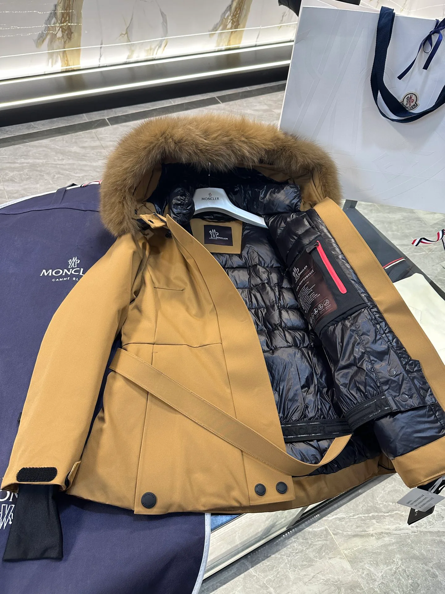 Куртки И Пуховики Женские Moncler 19629399