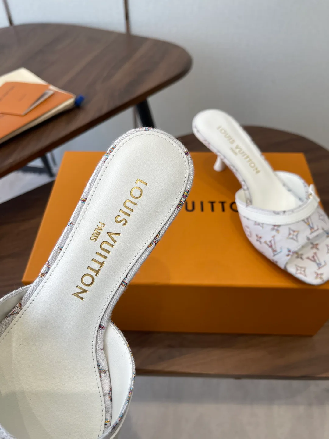 Босоножки Женские Louis Vuitton 12240247