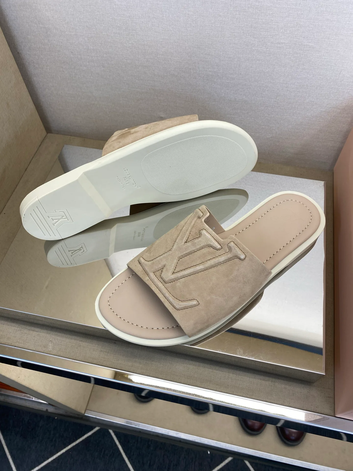 Шлепанцы Мужские Louis Vuitton 11956853