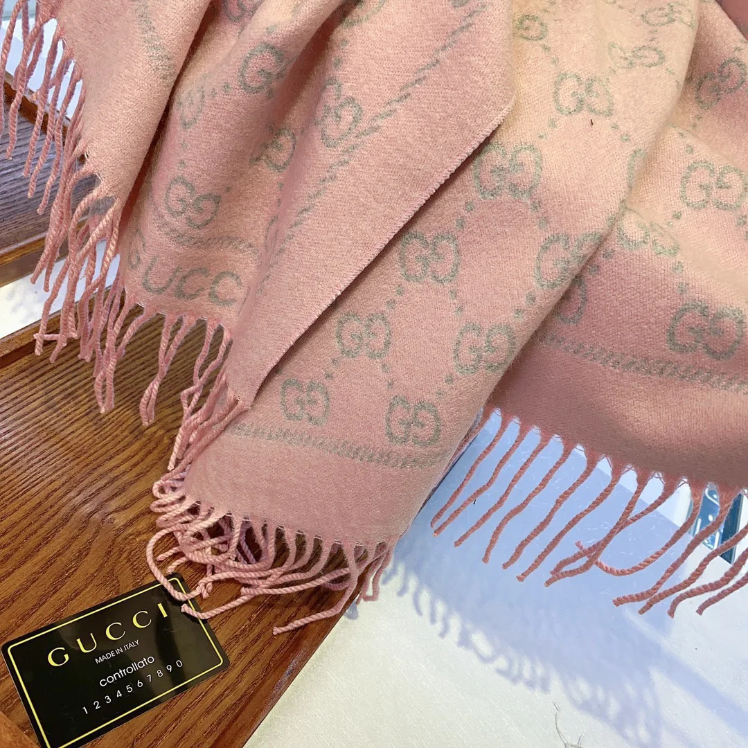 Шарфы Gucci 18394238