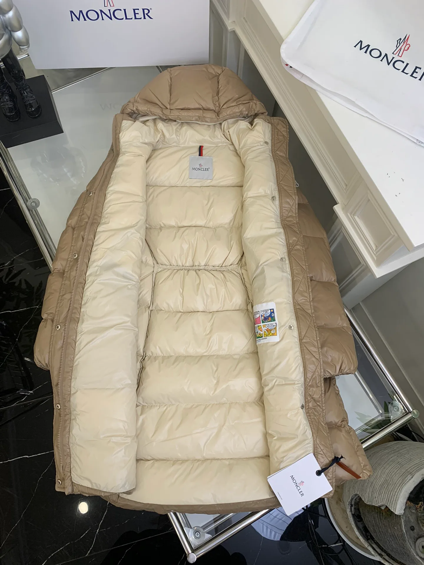 Куртки И Пуховики Женские Moncler 18240673