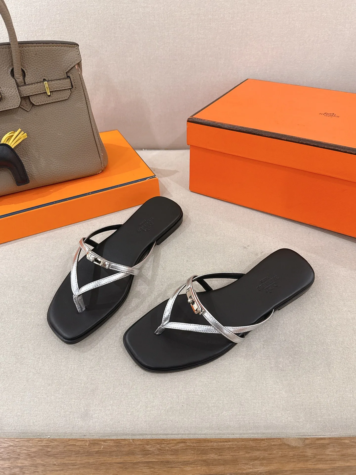 Шлепанцы Женские Hermes 10800132