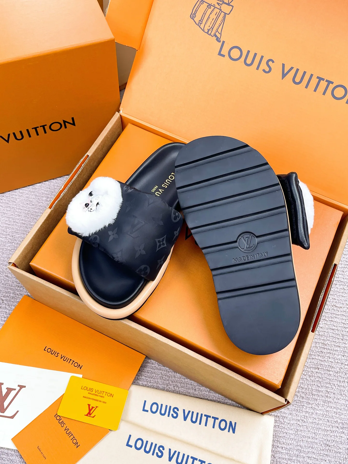 Шлепанцы Женские Louis Vuitton 18142869