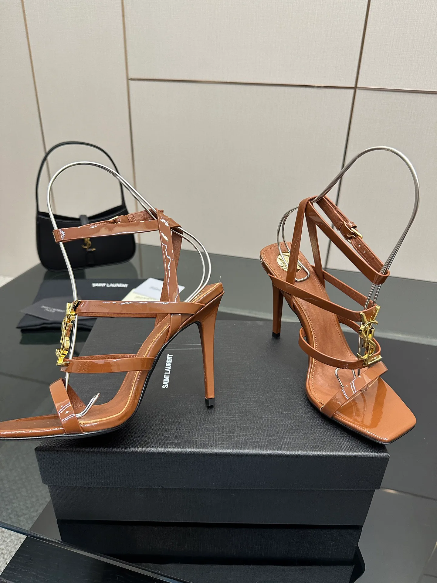 Босоножки Женские Saint Laurent 13164404