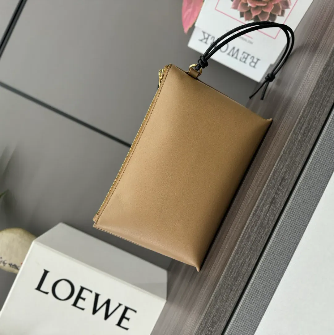Клатчи Женские Loewe 245252