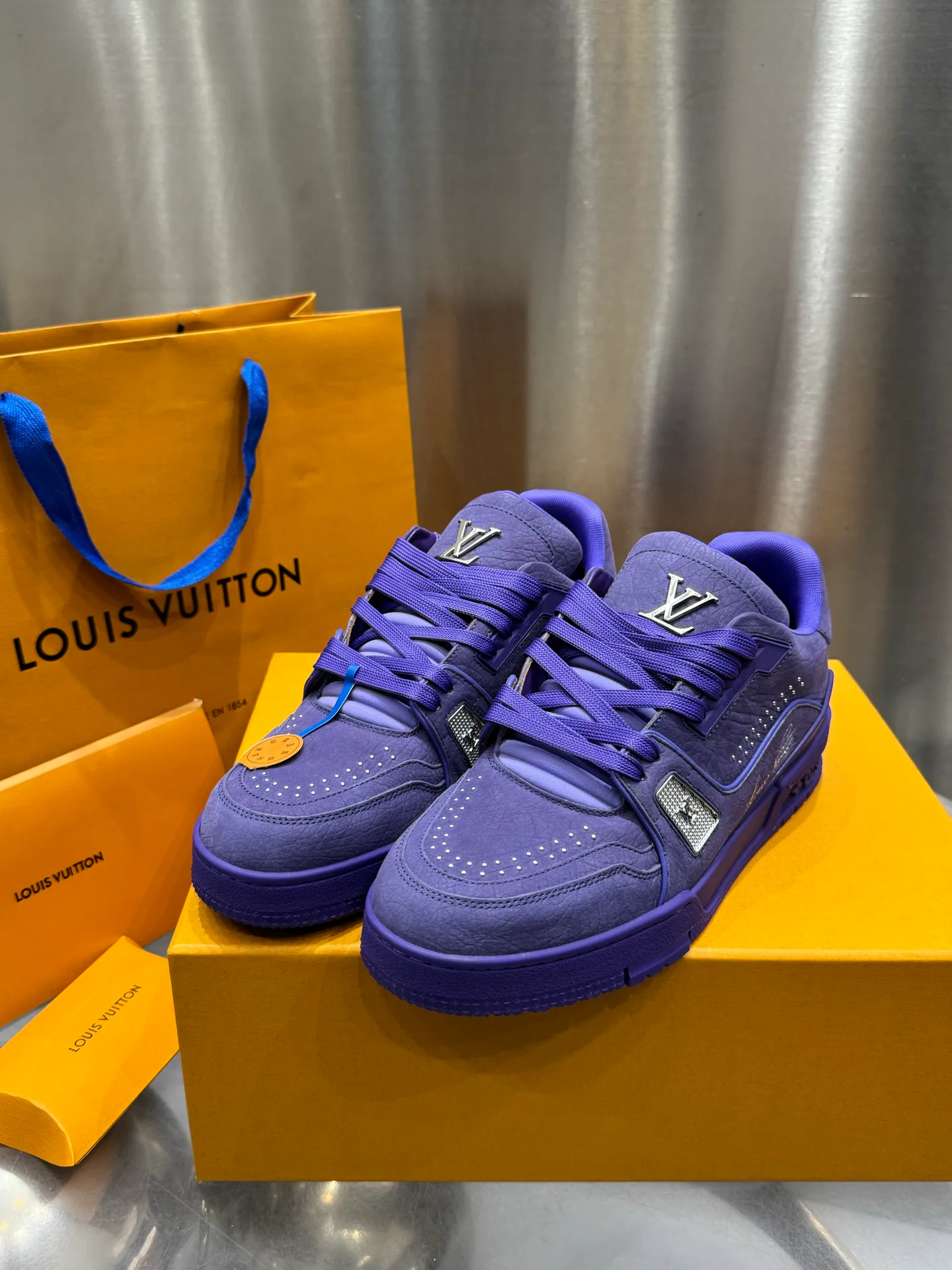 Кроссовки Мужские Louis Vuitton 19073351