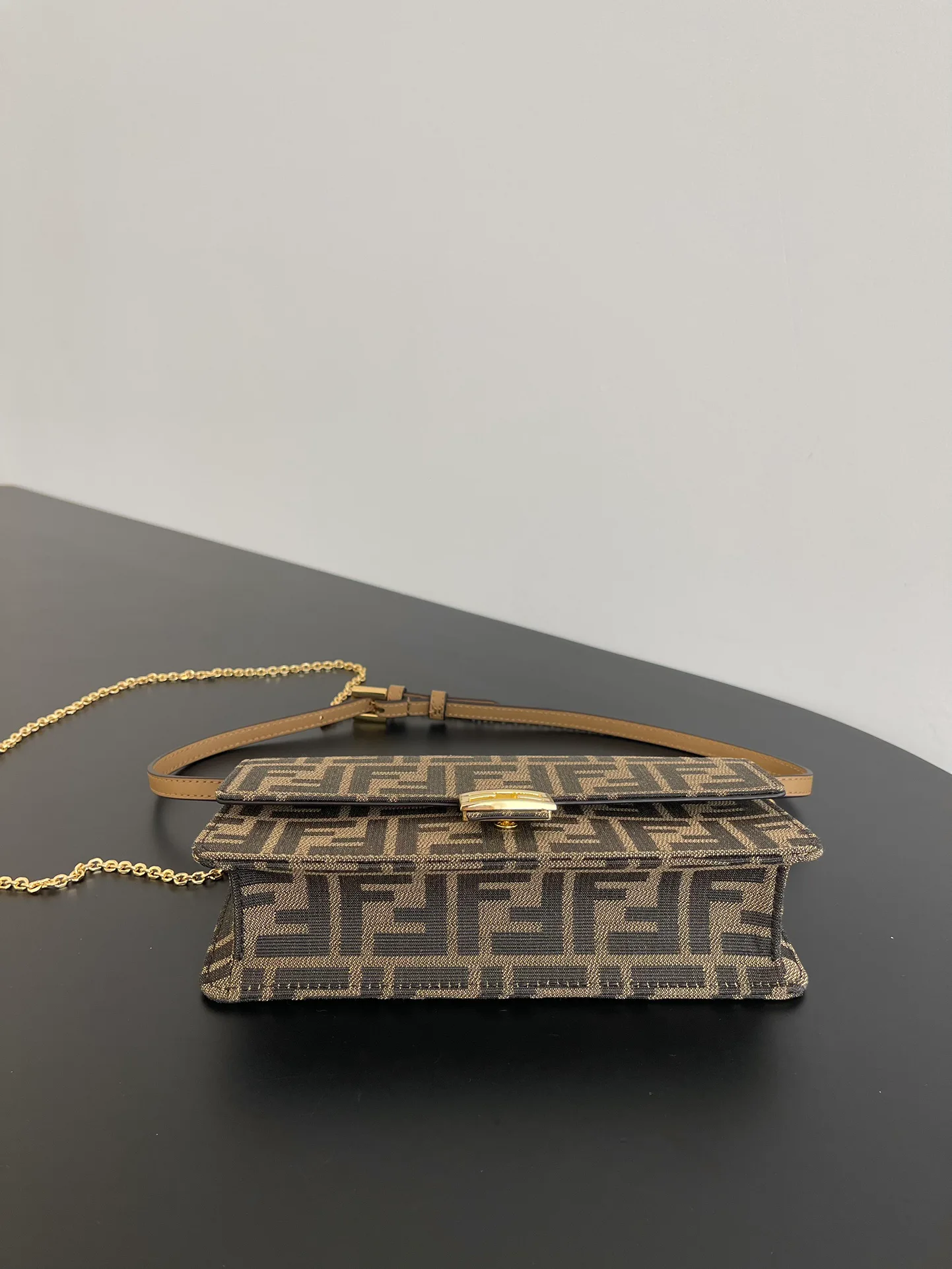Сумки На Ремне Женские Fendi 13546257