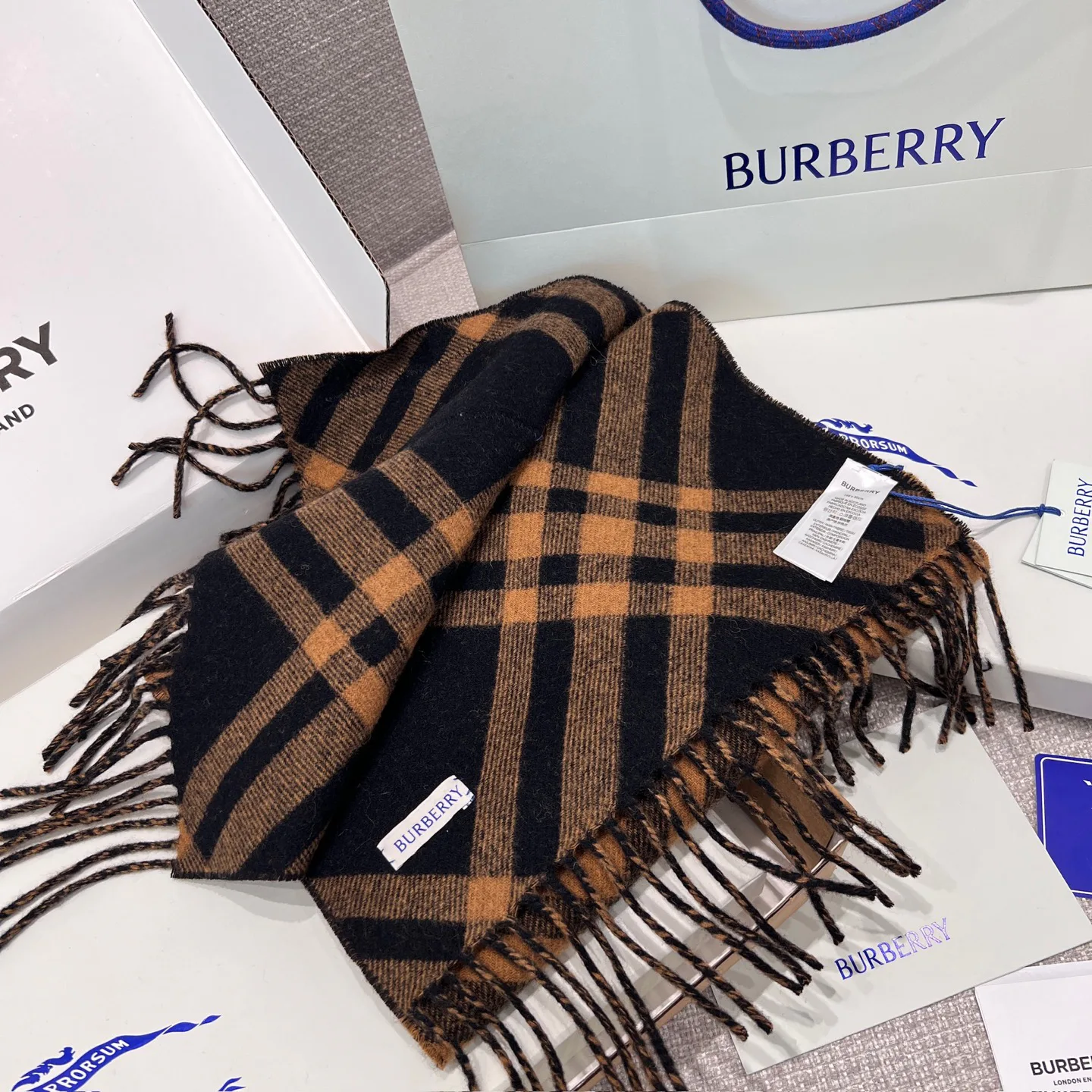 Шарфы Burberry 17945527
