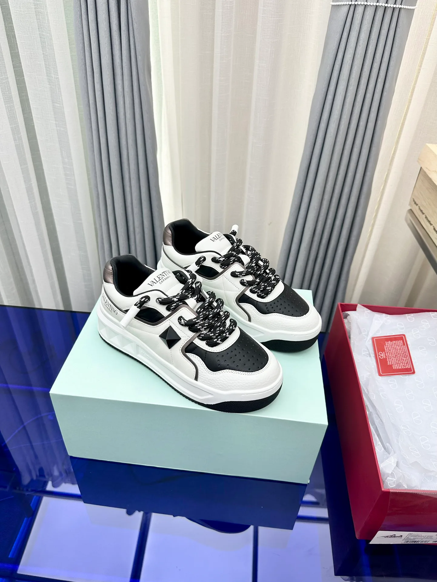 Кроссовки Женские Valentino 17948614