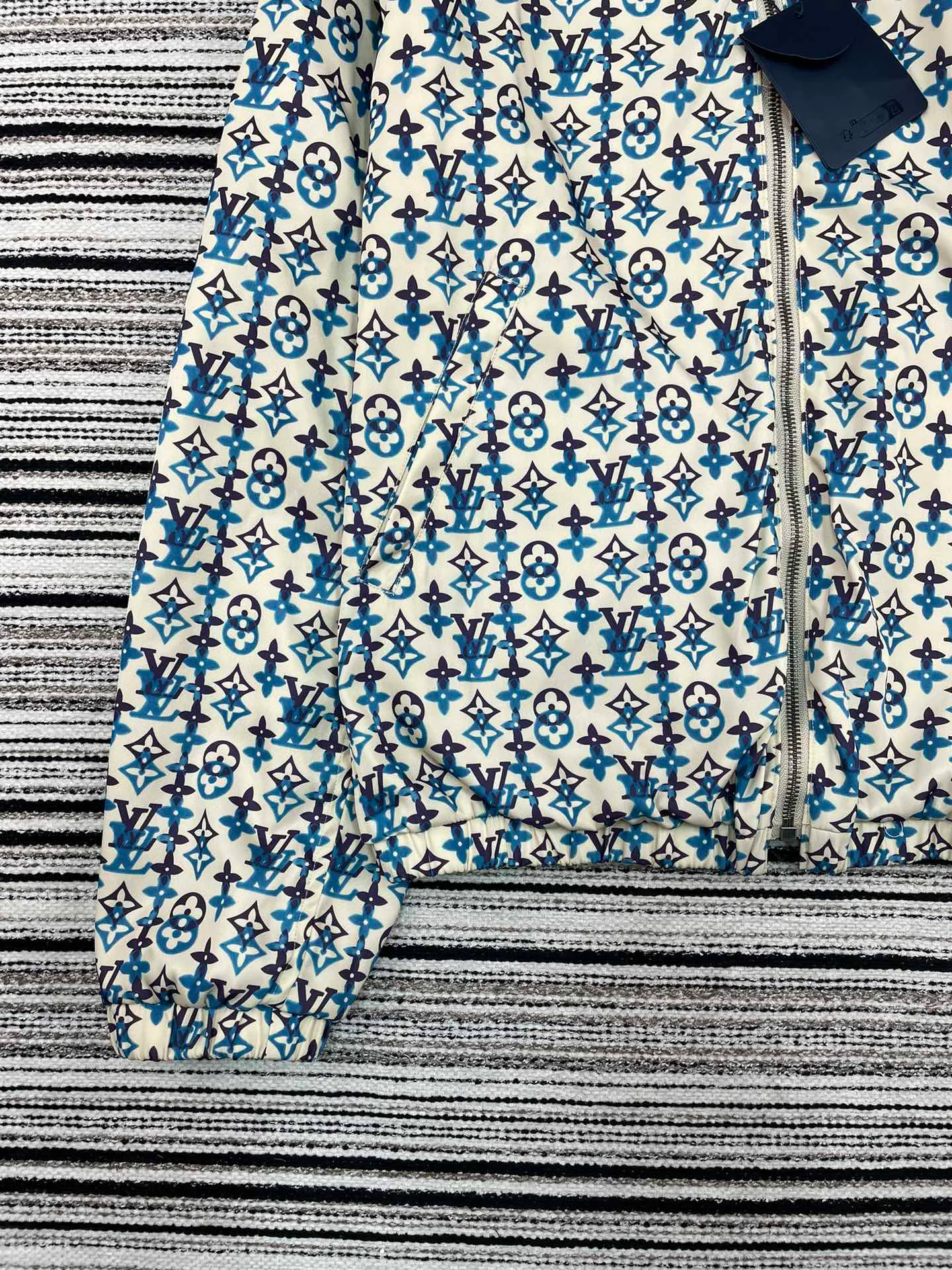 Куртки И Пуховики Женские Louis Vuitton 5895970