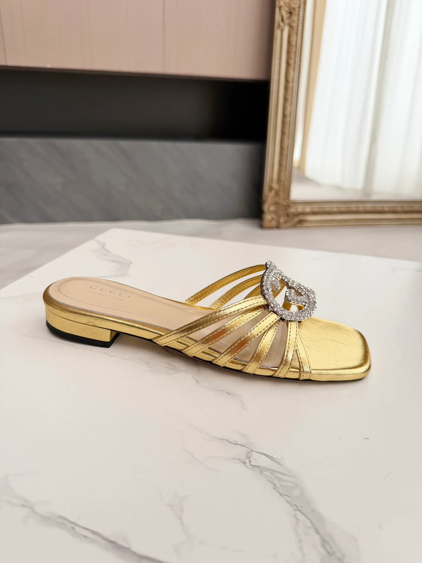 Шлепанцы Женские Gucci 556090