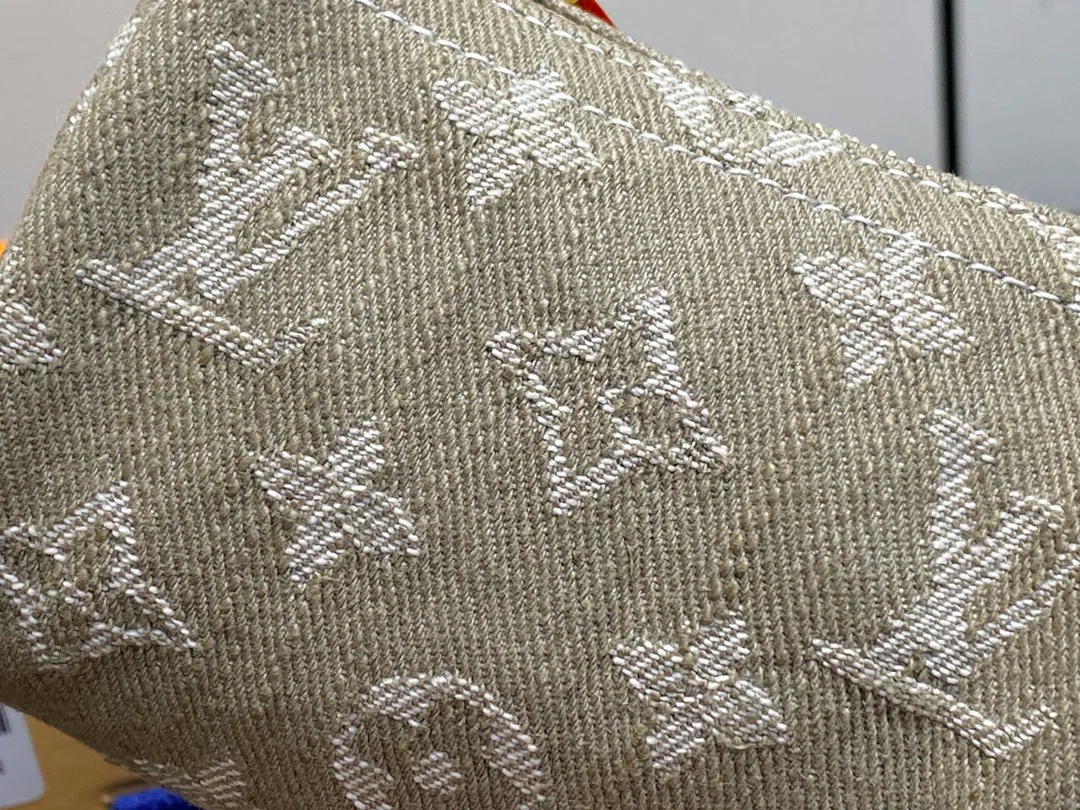 Клатчи Женские Louis Vuitton 11778084