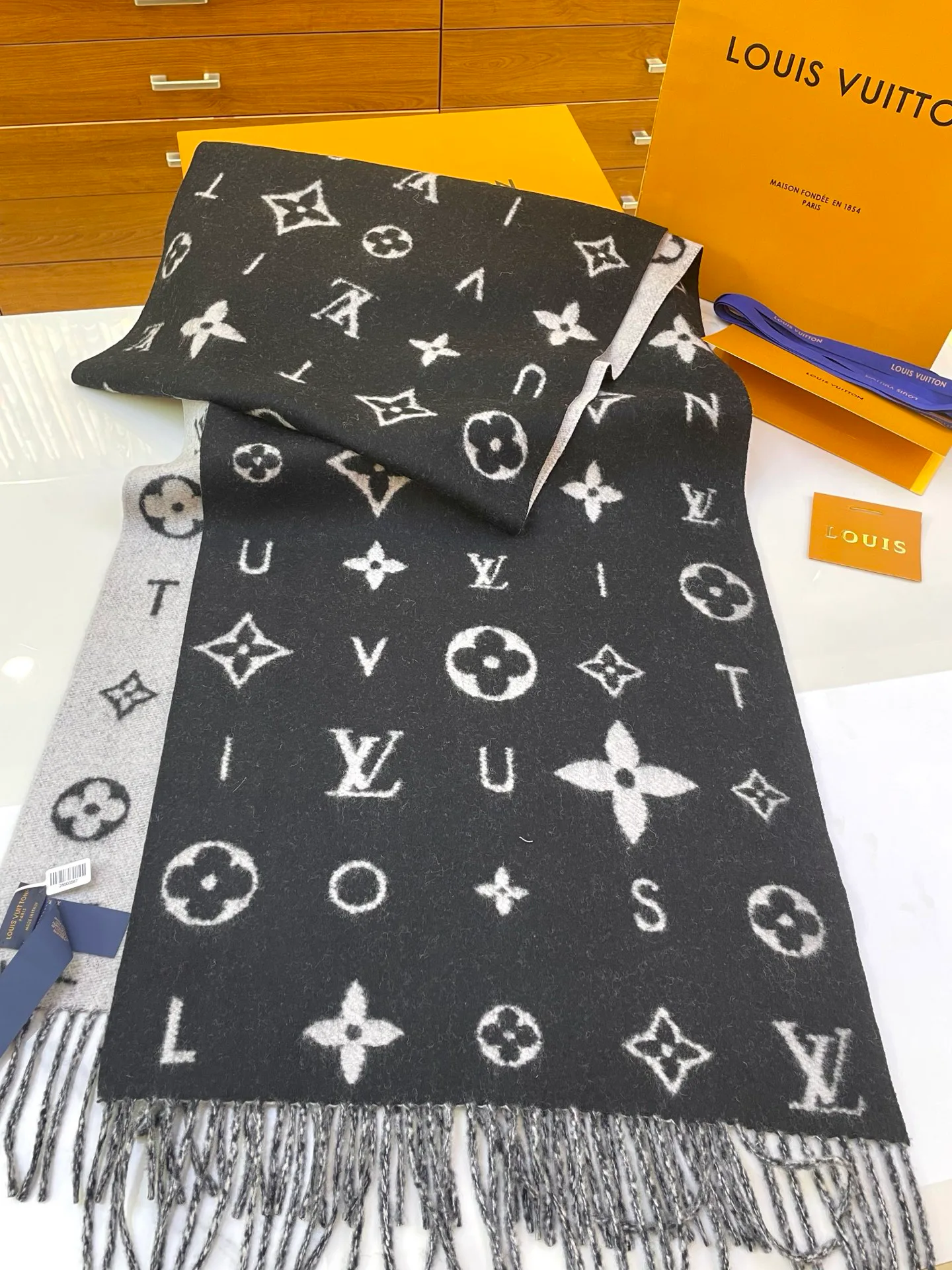 Шарфы Louis Vuitton 1981573