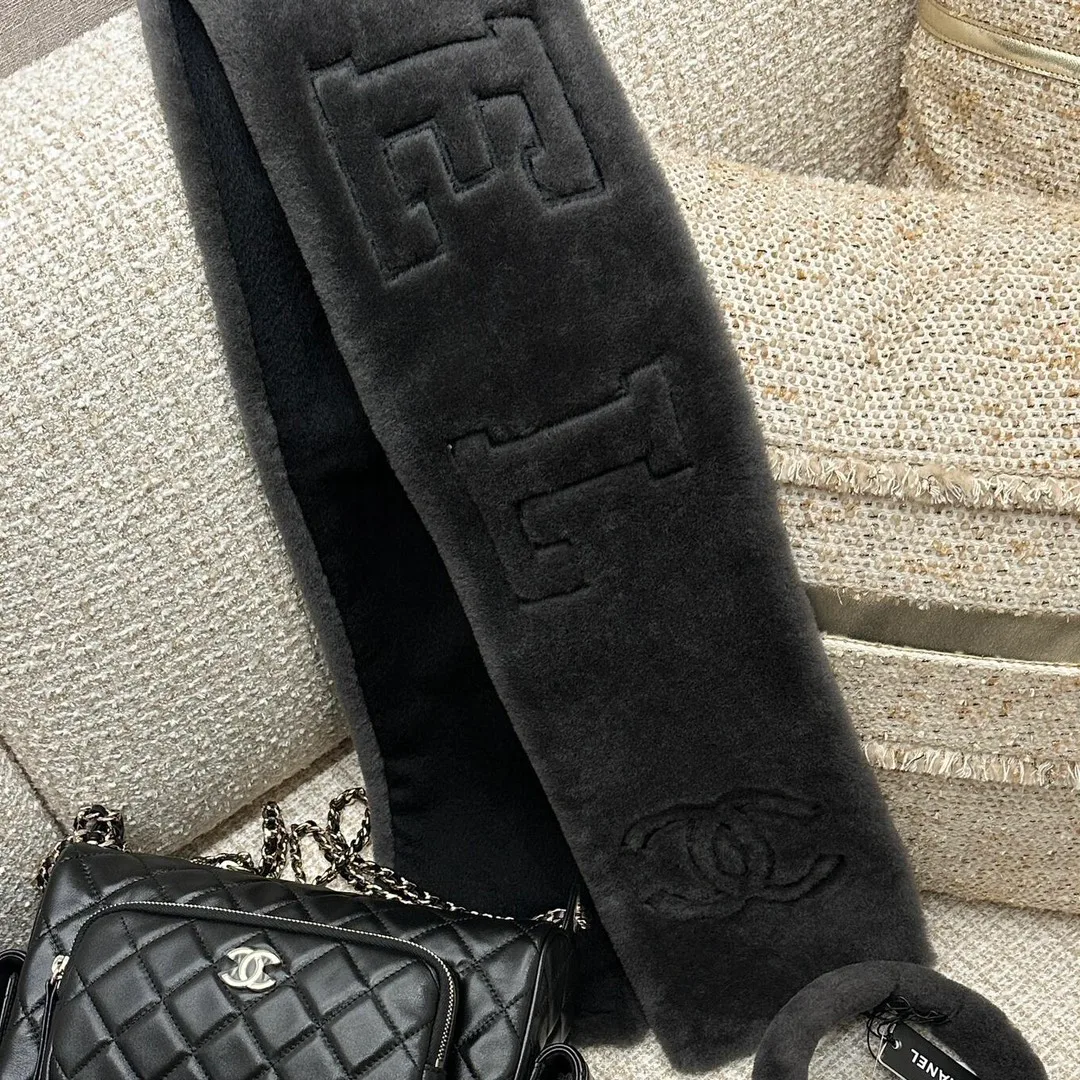 Шарфы Chanel 18347779