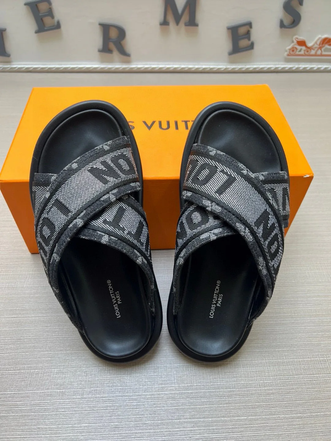 Шлепанцы Женские Louis Vuitton 9801546