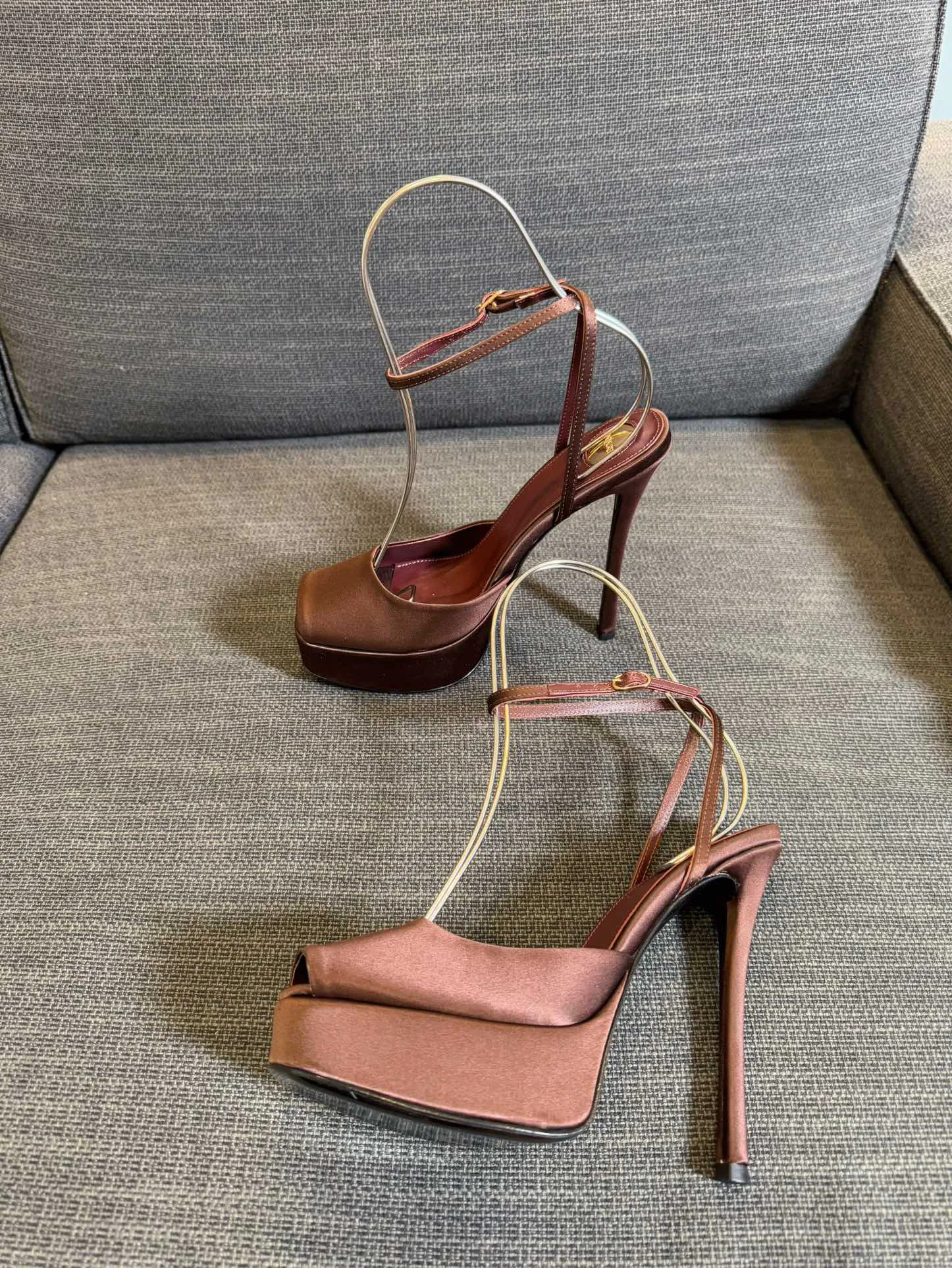 Босоножки Женские Saint Laurent 19213