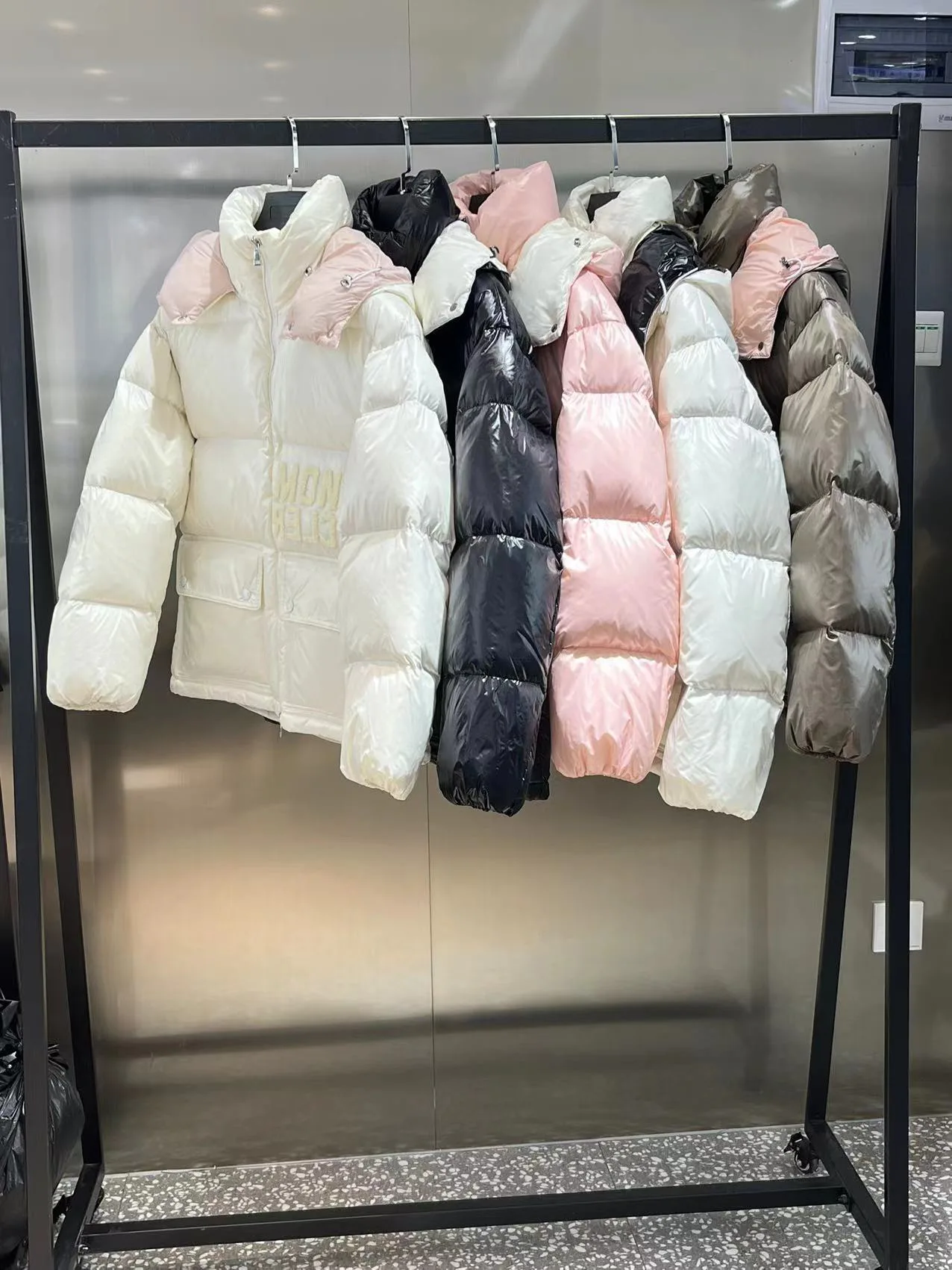 Куртки И Пуховики Женские Moncler 18710379