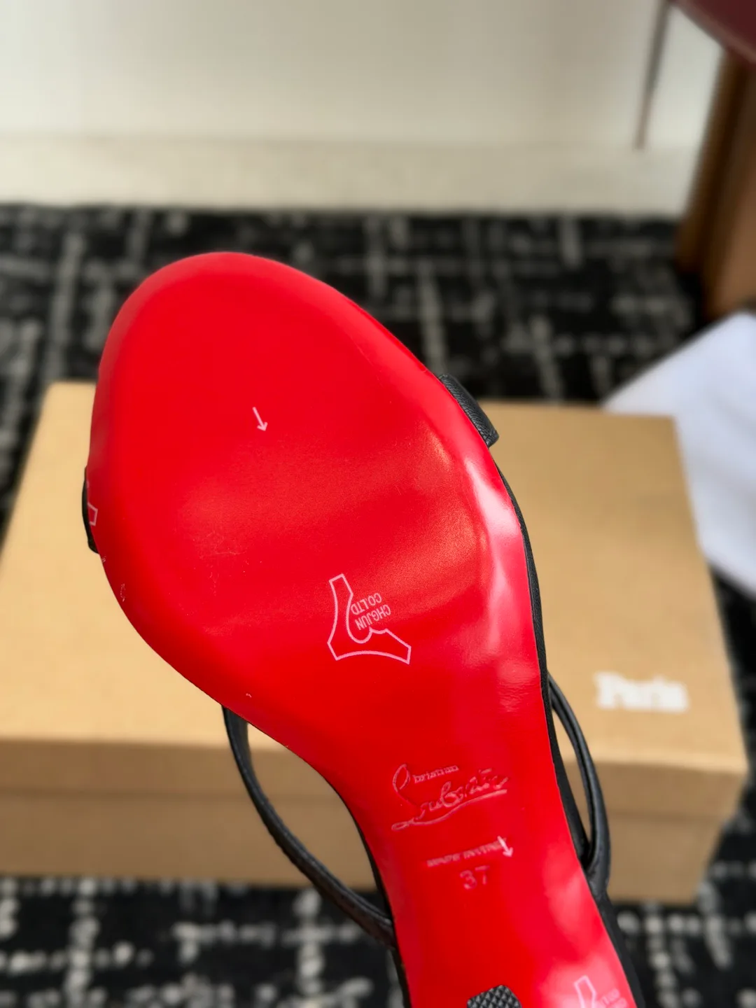 Босоножки Женские Christian Louboutin 17936548