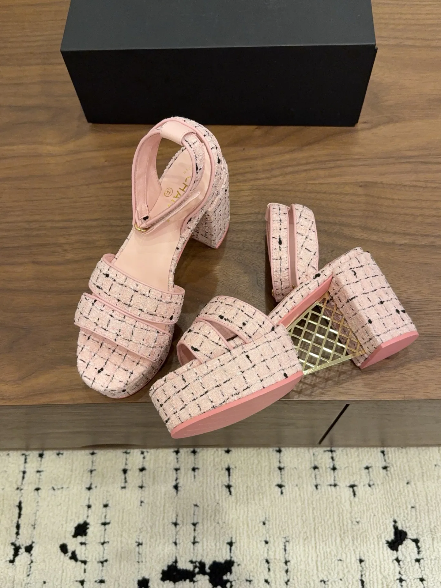 Босоножки Женские Chanel 10807688