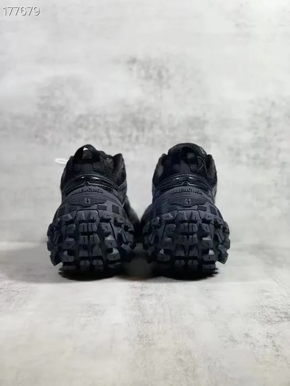Кроссовки Женские Balenciaga 11670869