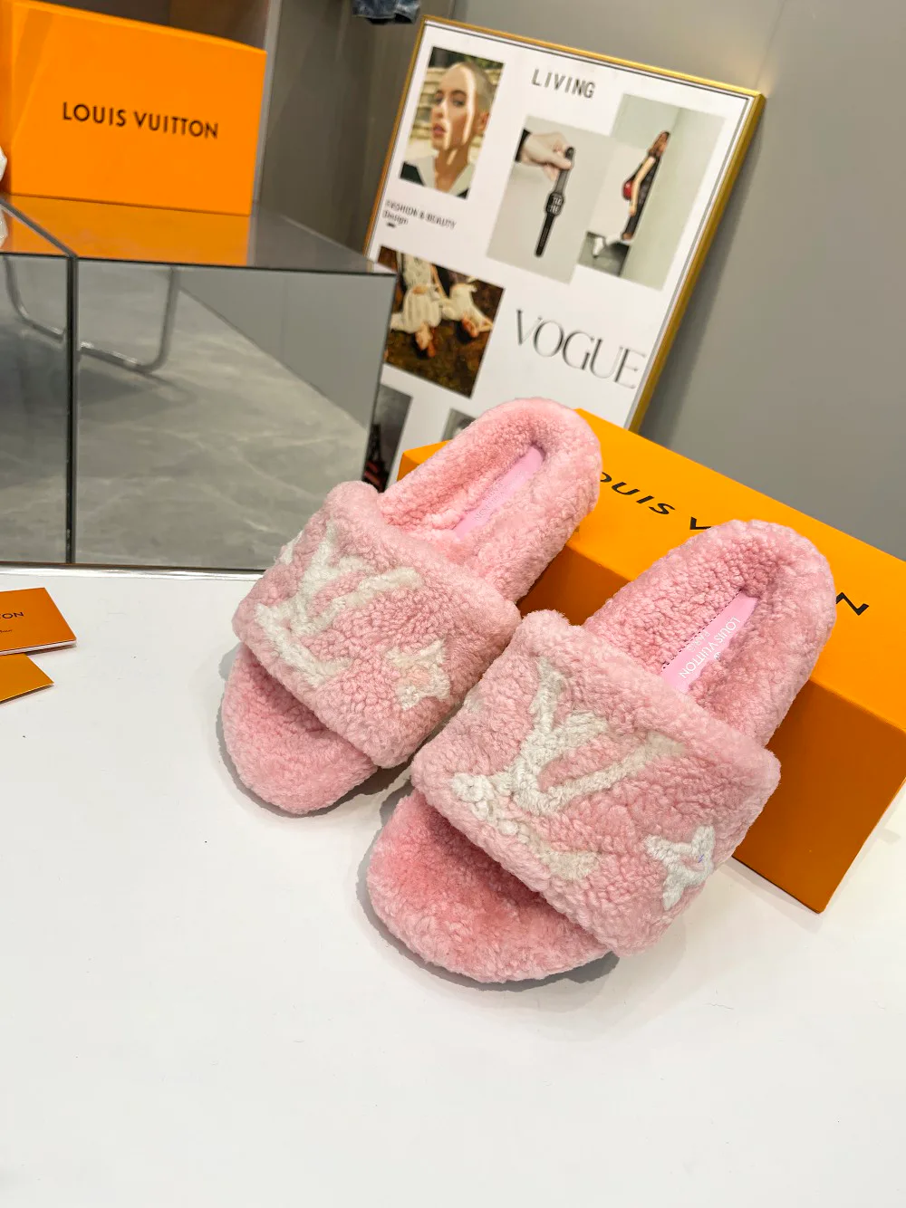 Тапочки Женские Louis Vuitton 18366837