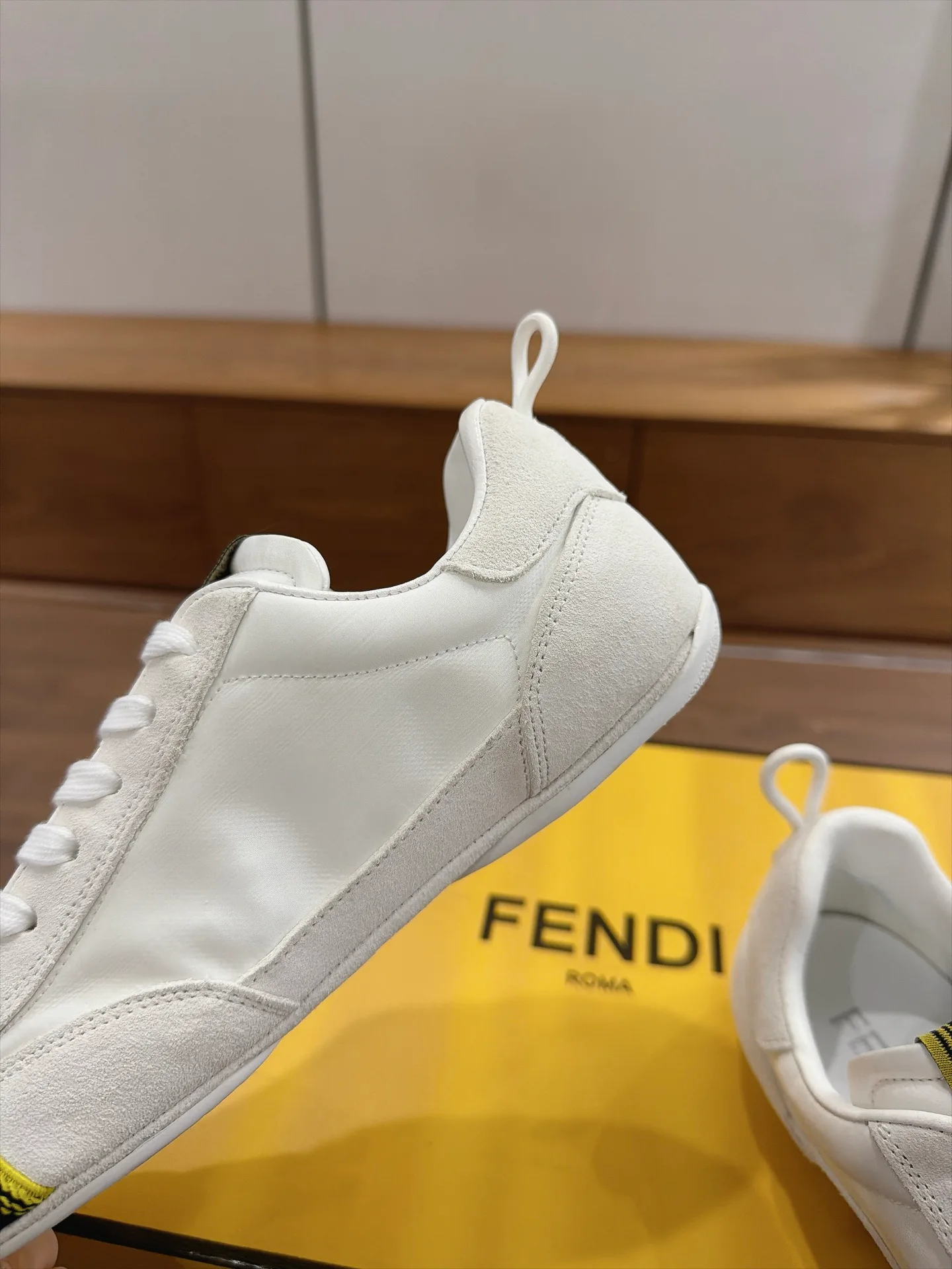 Кроссовки Женские Fendi 18373648