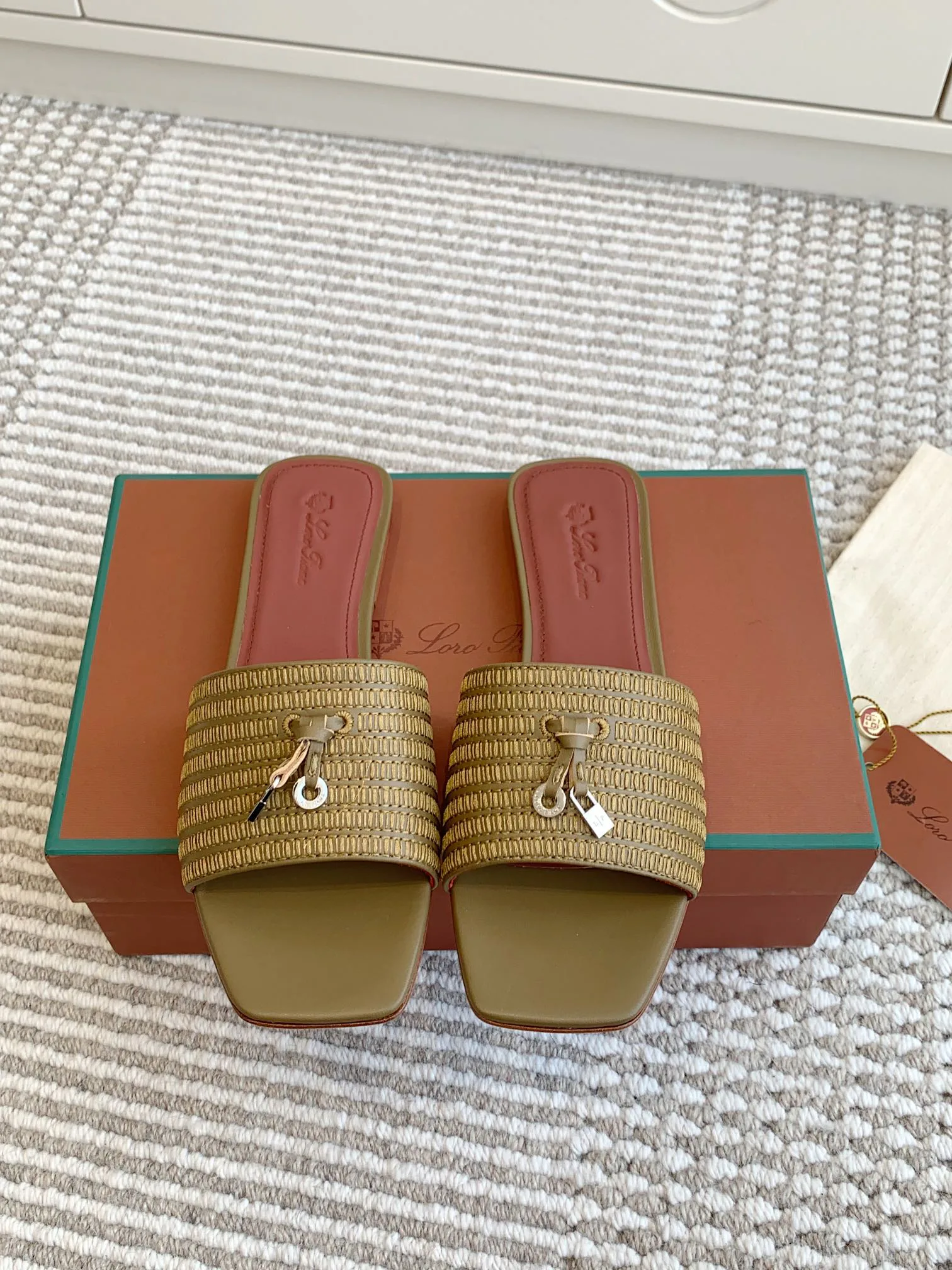 Шлепанцы Женские Loro Piana 9235