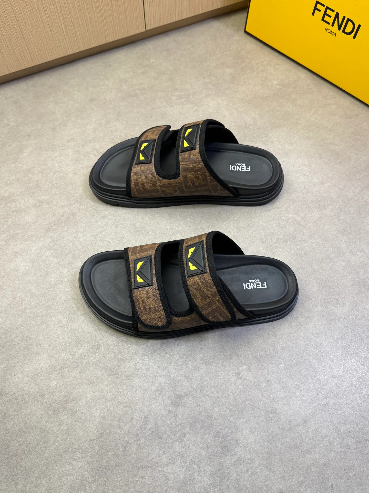 Сандалии Женские Fendi 11468634