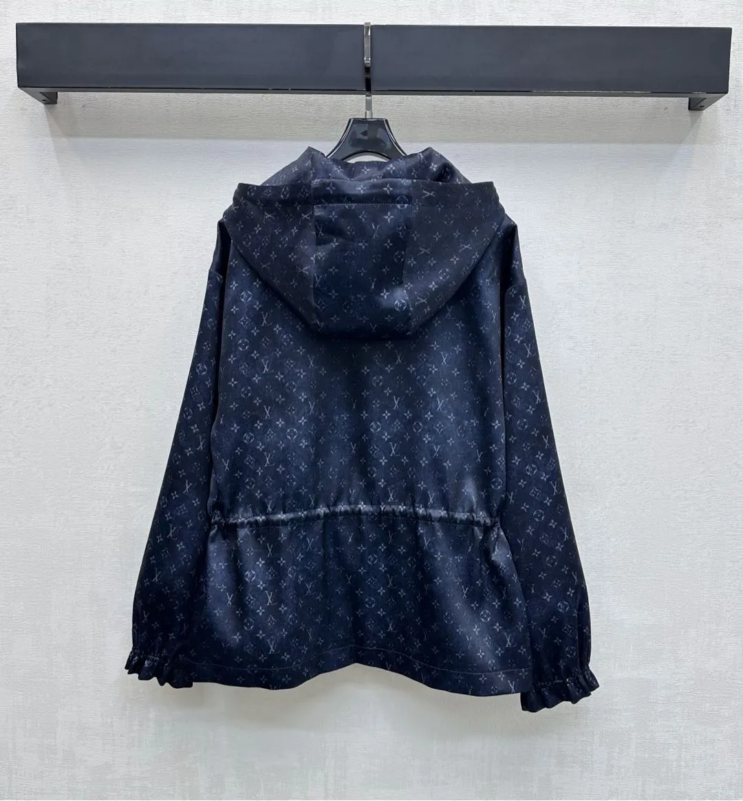 Куртки И Пуховики Женские Louis Vuitton 1692815