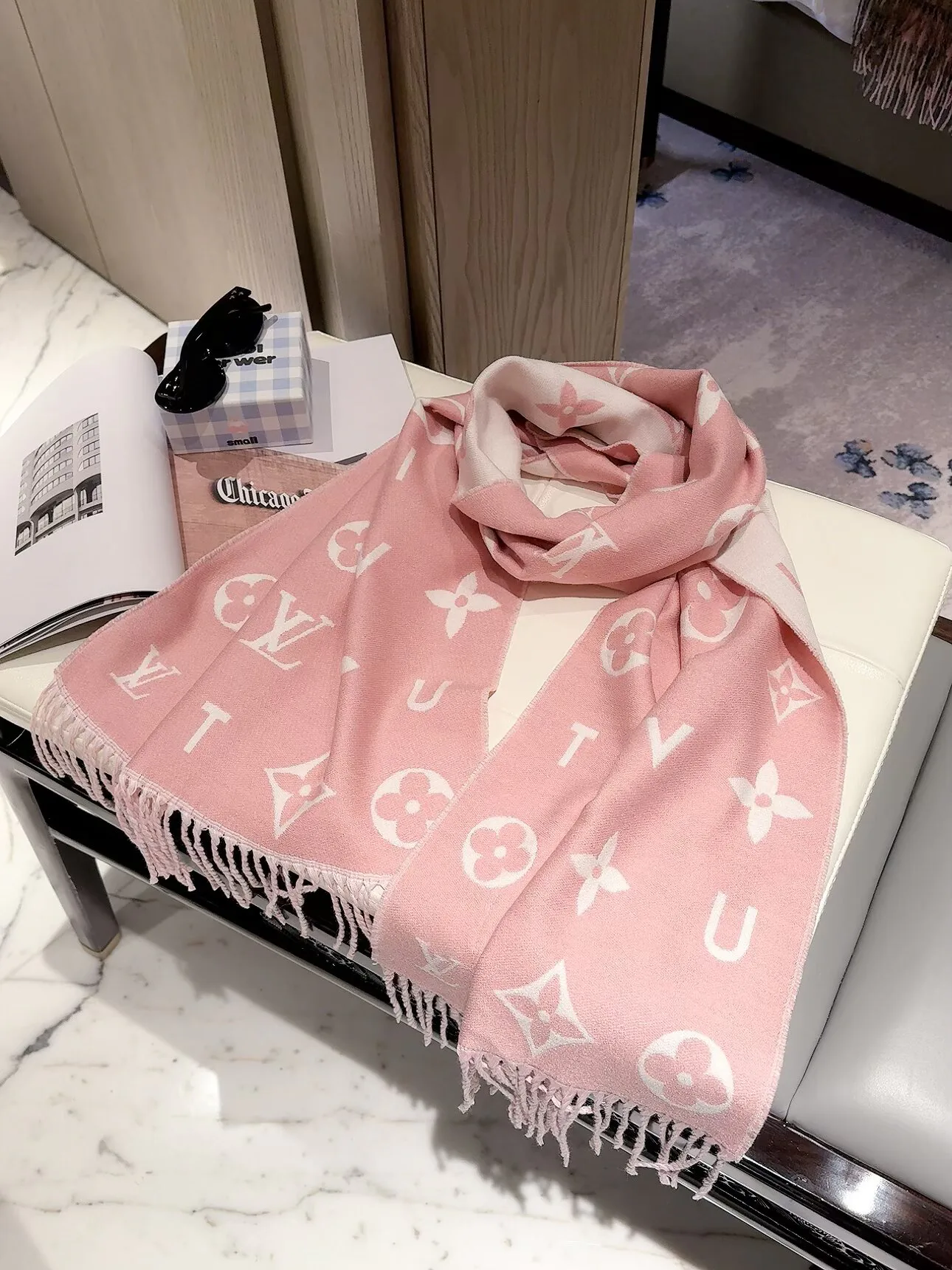 Шарфы Louis Vuitton 18377563