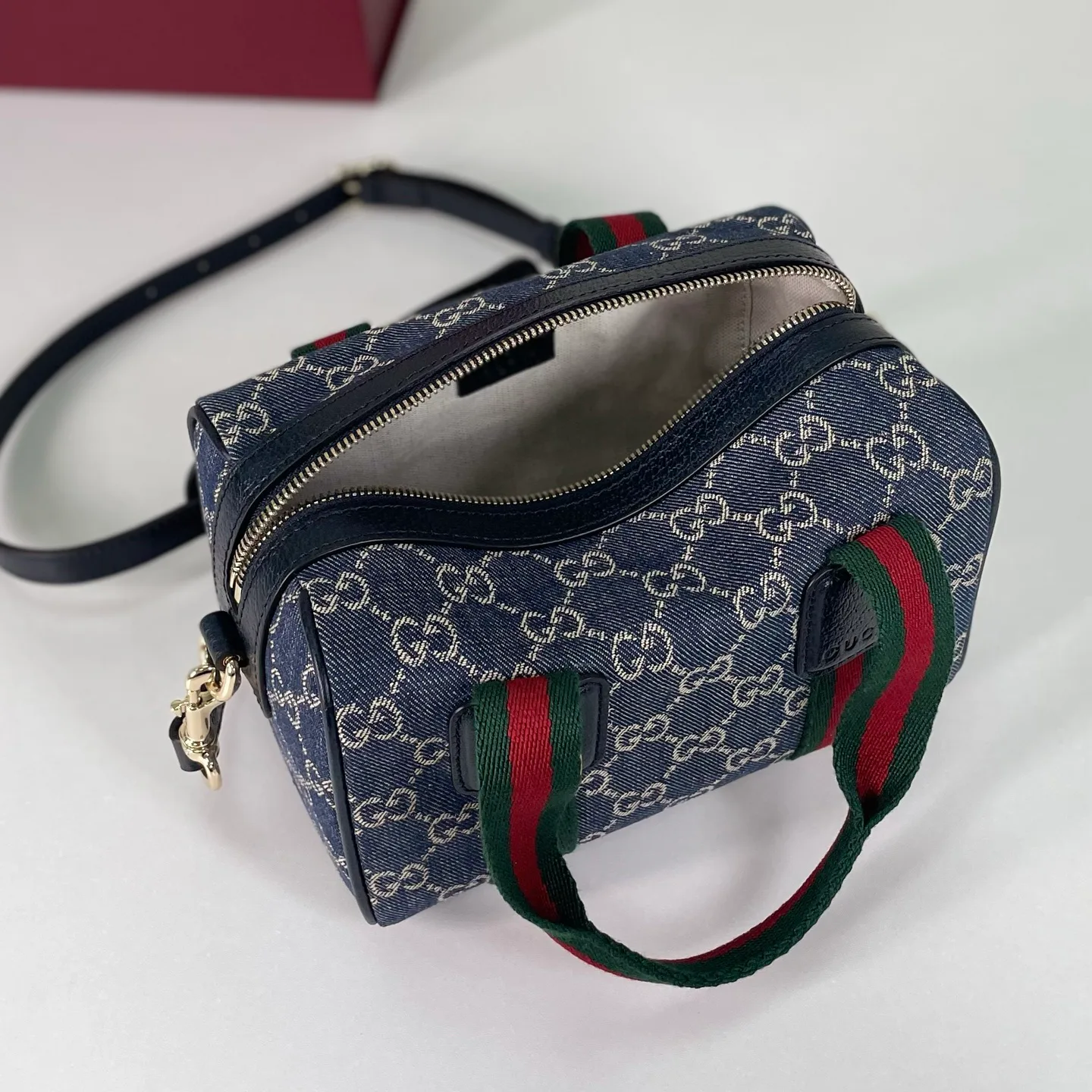 Классические Сумки Женские Gucci 389479