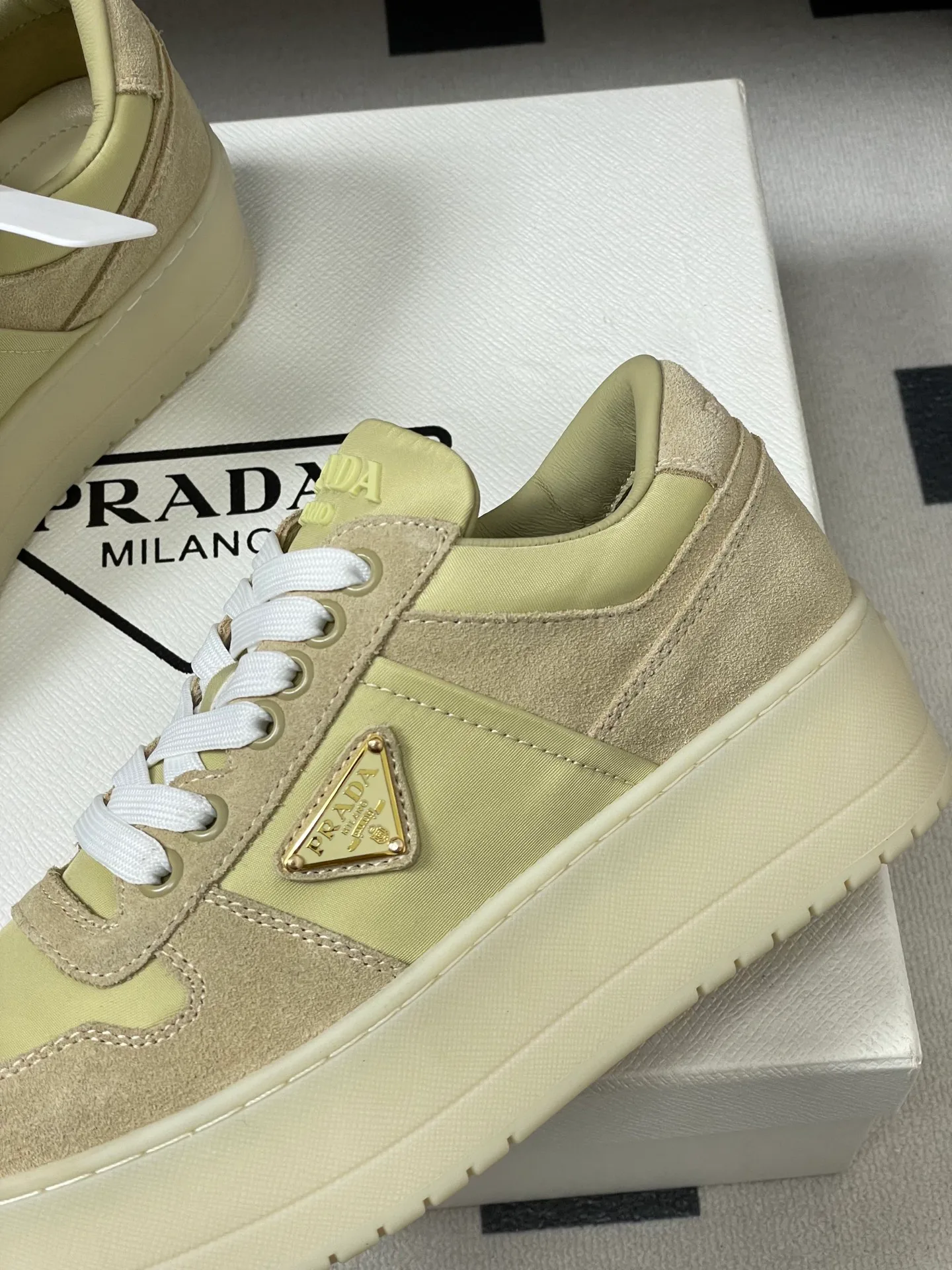 Кроссовки Женские Prada 12810942