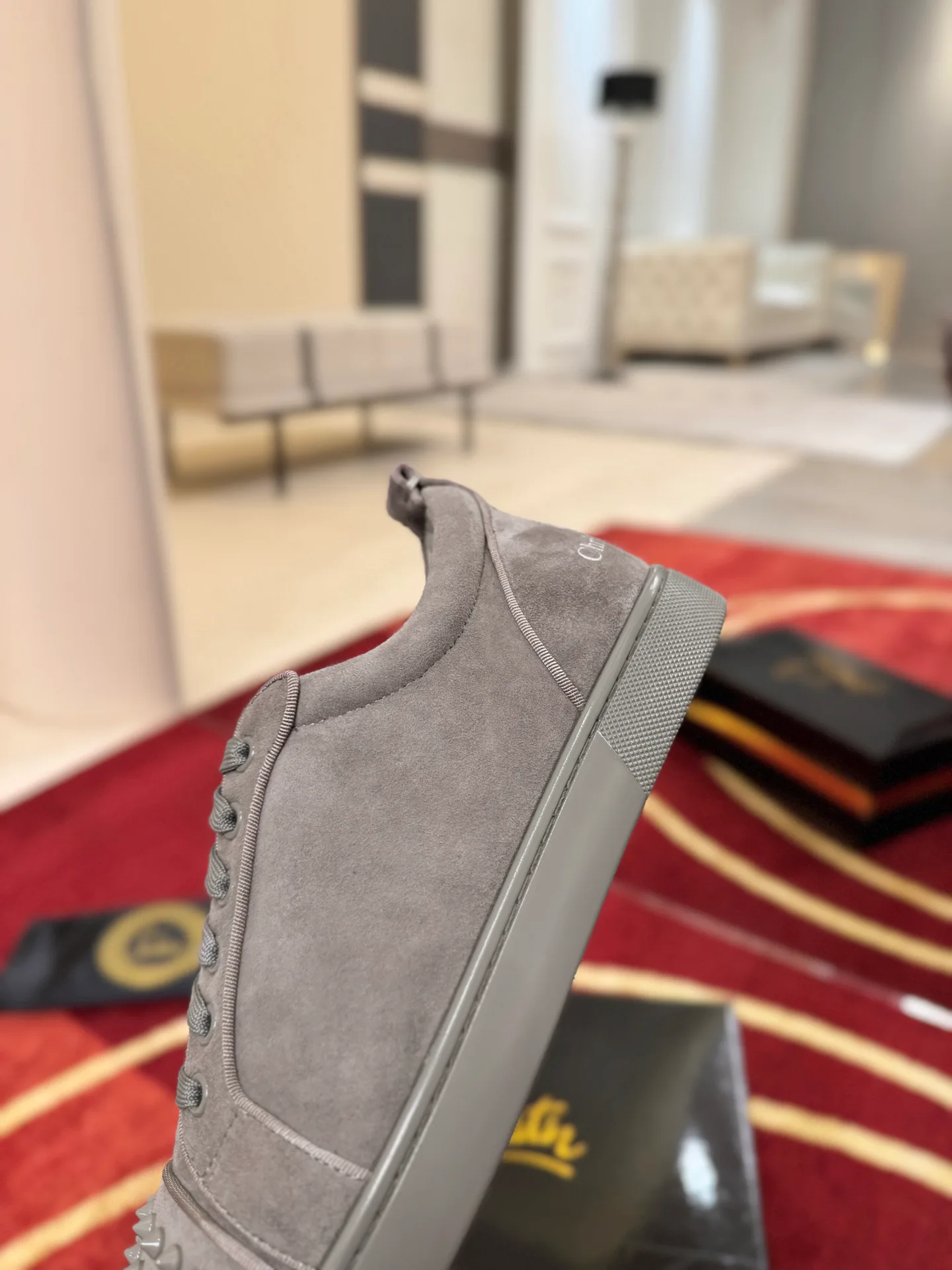 Кроссовки Женские Christian Louboutin 19636673