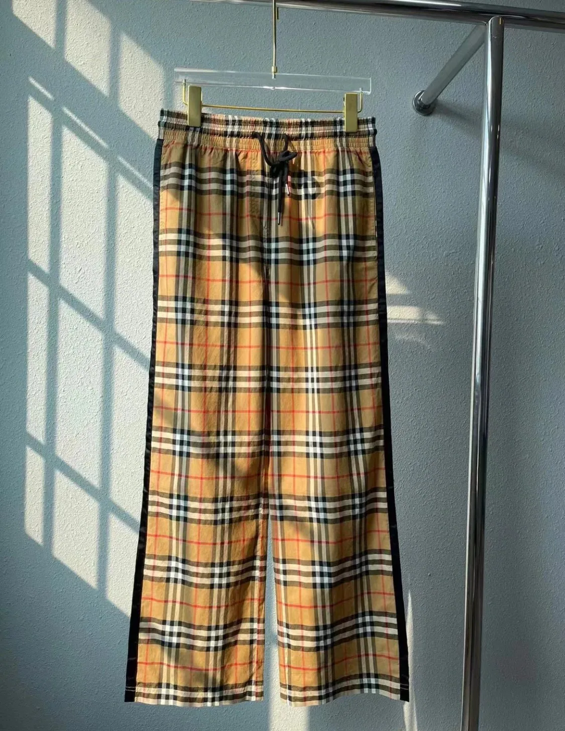 Брюки Женские Burberry 11358101