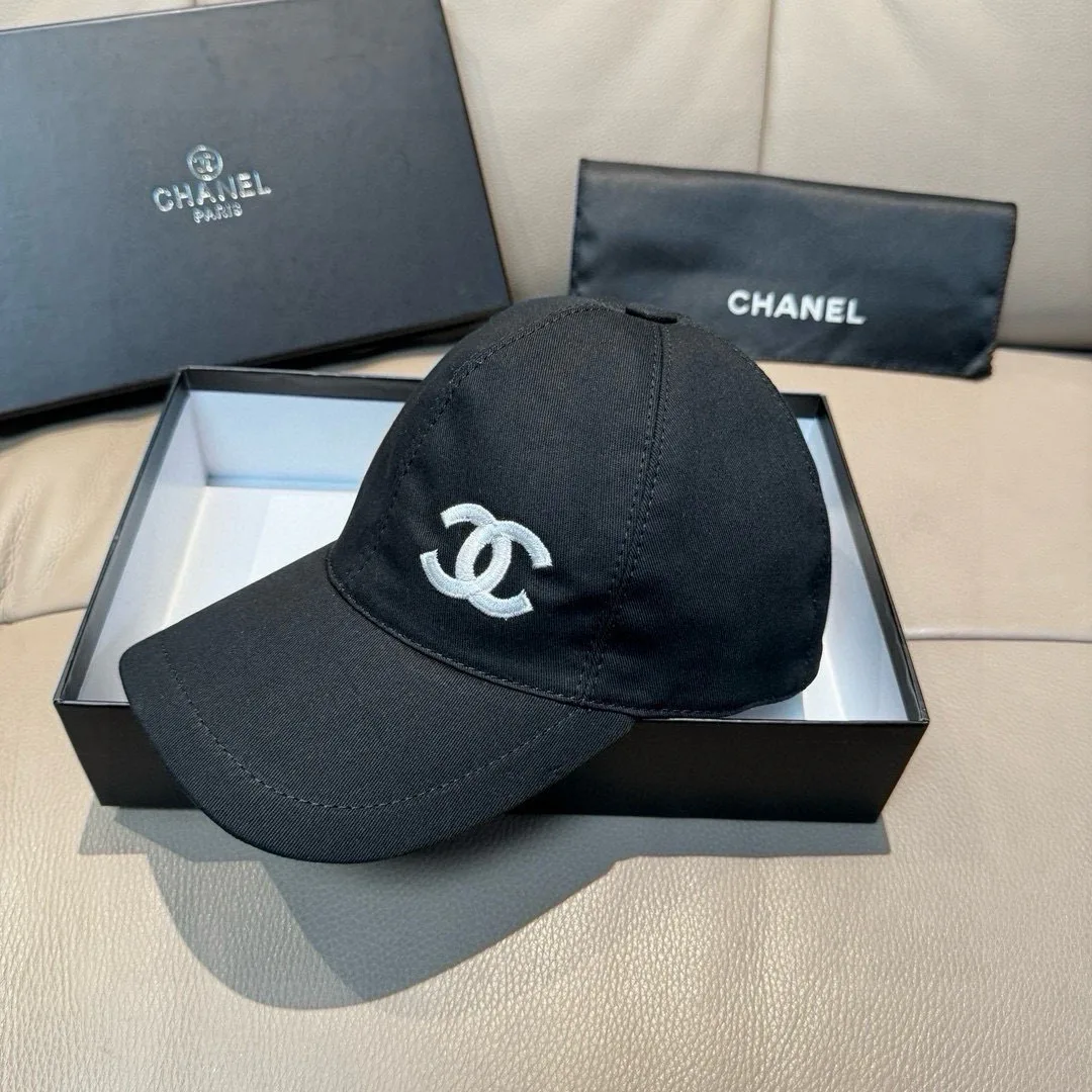 Головные Уборы Chanel 17604829